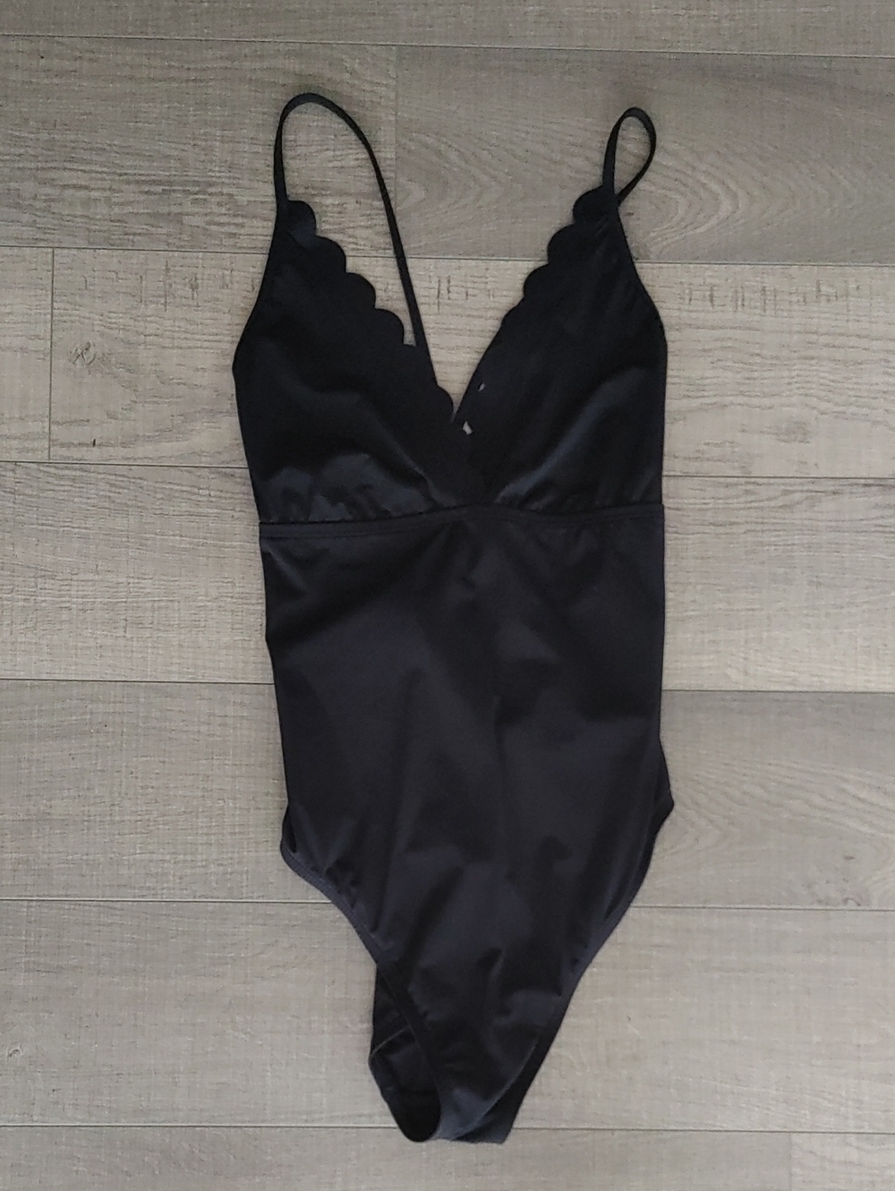 La Blanca Black Scallop V-Neck One-Piece Swimsuit